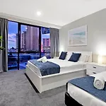 Circle On Cavill Surfers Paradise- 3 Bedroom Spa Apartment