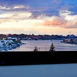 Circle On Cavill Surfers Paradise- 3 Bedroom Spa Apartment