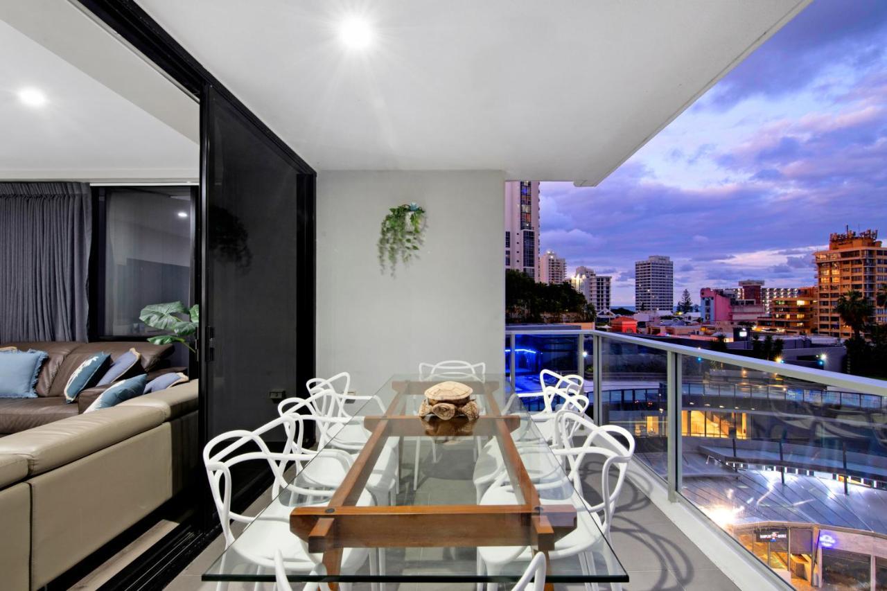 Apartment Circle On Cavill Surfers Paradise- 3 Bedroom *